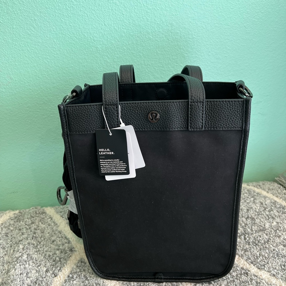 Lululemon athelica NWT Now and always tote ** Mini